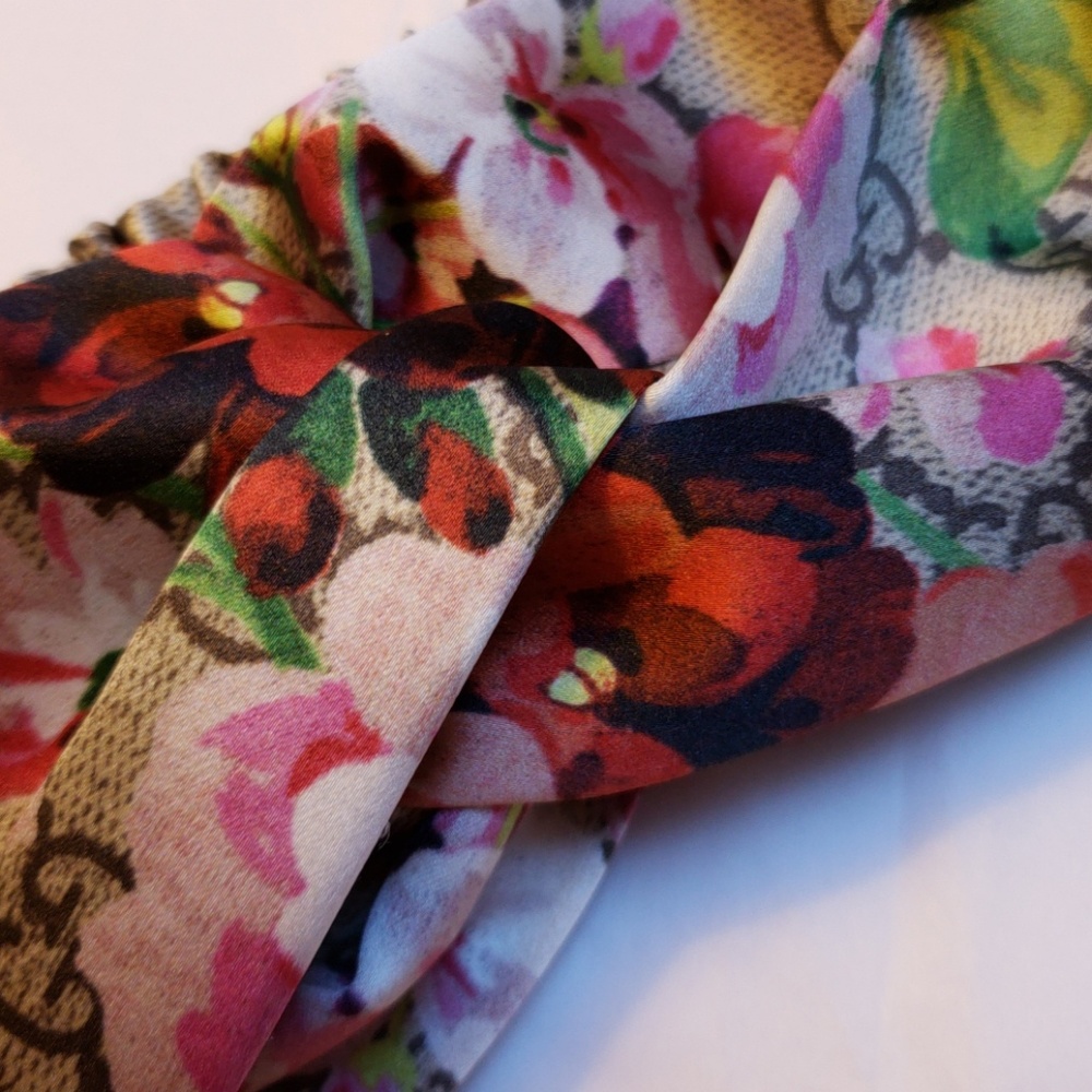 🌟🌟SOLD🌟🌟 Gucci Blooms Satin Headband - Picture 5 of 8